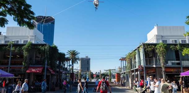 Little Stanley Caddesi’nde vitrinleri inceleyin ve alışveriş yapın  