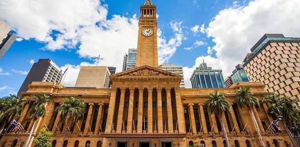 Tarihi Brisbane Belediye Binası’nı görün  