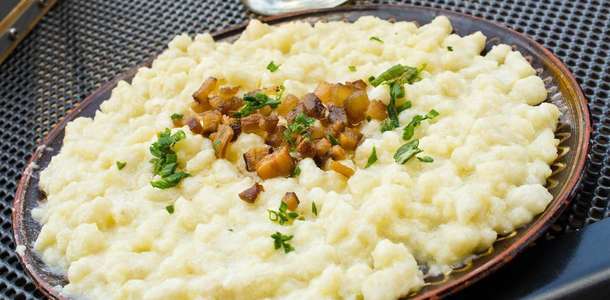 Bir Bratislava lezzeti Bryndzove Halusky’i deneyin