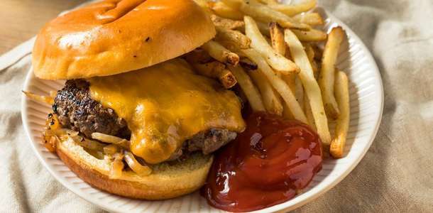 Nefis hamburgerleri ve kızartmaları tadın  