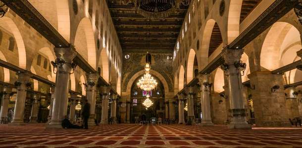 Camilerin büyüleyici mimarisini keşfedin