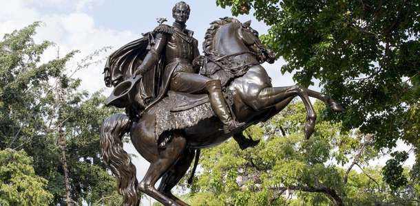 Bolivar Meydanı’nda turlayın  