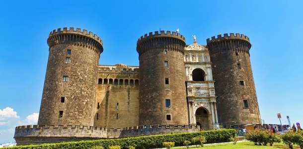 Castel Nuovo Şatosu