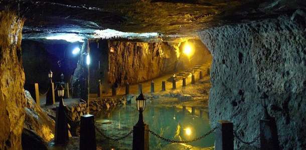 Cehennemağzı Mağaraları’nı gezin