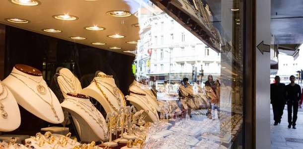 Central Station’da alsanız da almasanız da elmaslara bakın