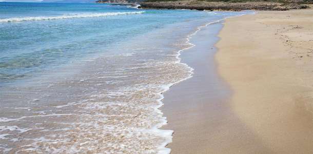 Çeşme’nin muhteşem koylarından ve kumsallarından denize girin  