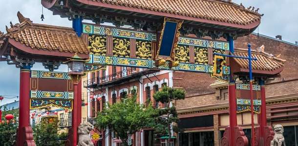 Chinatown’da Çin yemeklerini tadın ve hediyelik eşya alın  