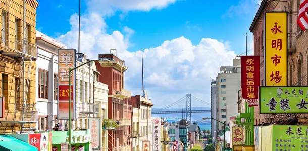 Çin Mahallesi’nin renkli sokaklarında turlayın