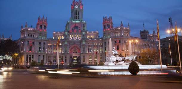 Cibeles Meydanı’nda fotoğraf çektirin  