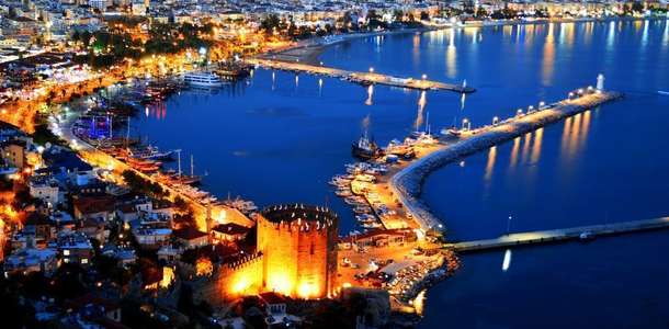 Geceleri ağaç barlarda eğlenin  