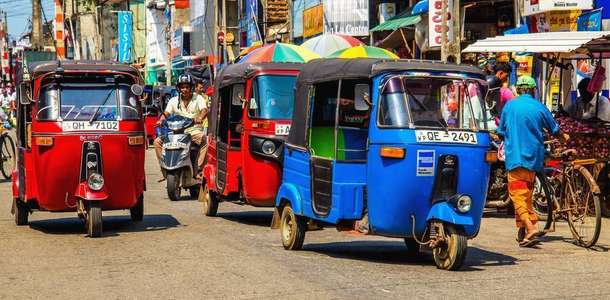 Tuk- tuk ile yolculuk yapın  