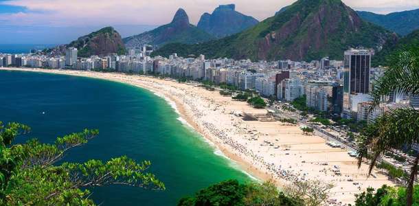 Copacabana Plajı’nda güneşlenin ve sörf yapın