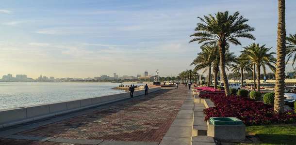 Corniche (Korniş) boyunca dinlendirici bir yürüyüşe çıkın  