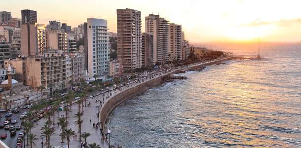 Corniche'de bir akşam gezintiye çıkın