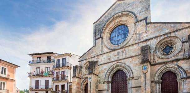 Katedral’i ziyaret edin