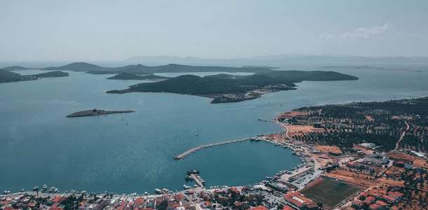 Ayvalık ve Cunda’nın birbirinden güzel adalarını ve koylarını gezin  
