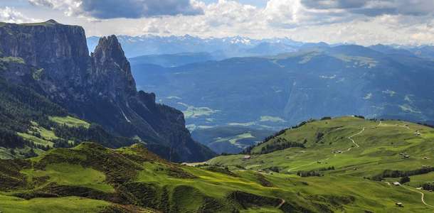 Muhteşem manzaralı dağlarının tadını çıkarın