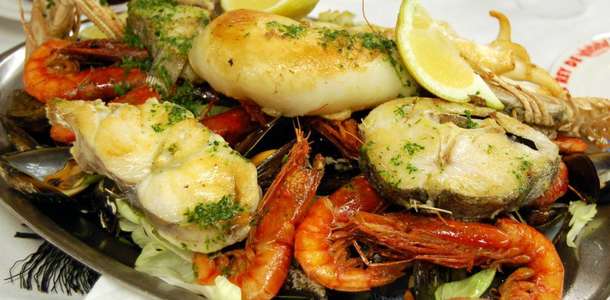Marina restoranlarda taze deniz ürünlerini tadın