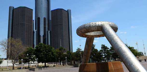 Renaissence Center binasını görün 