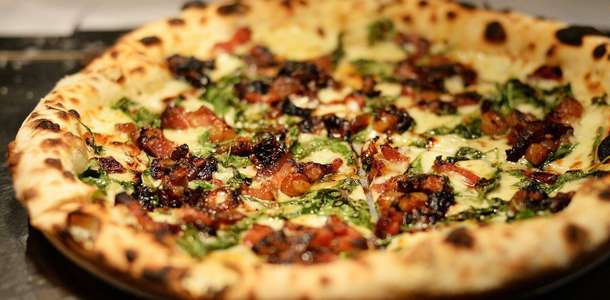 Michigan tarzı pizzayı deneyin 