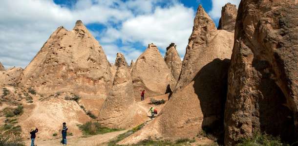 Devrent Hayal Vadisi’nde deveye benzer peribacasını inceleyin   