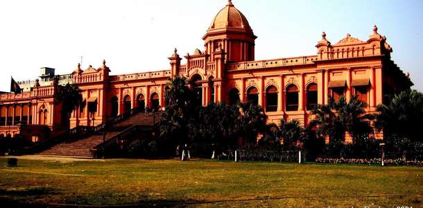 Ahsan Manzil Sarayı’nın hayranlık uyandıran mimarisini görün