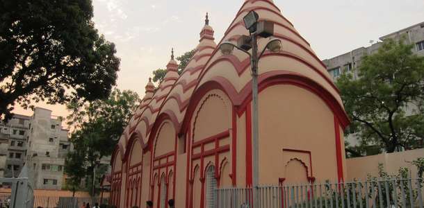 Dhakeshwari Tapınağı’nın muhteşem heykellerini inceleyin