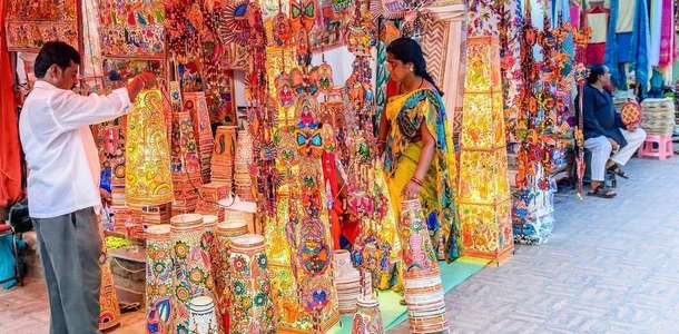Dilli Haat’ta alışveriş yapın 