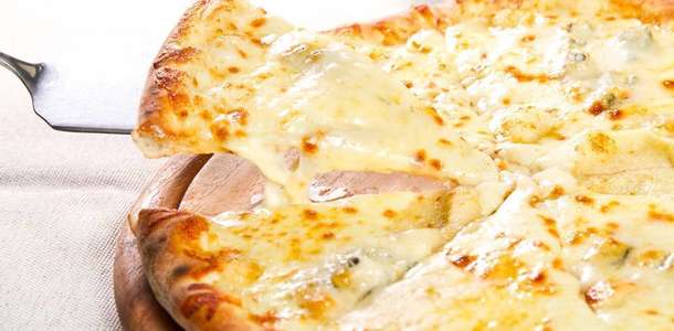Dört Peynirli Pizza