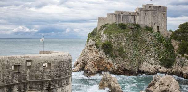 Dubrovnik Kalesi’nden manzarayı seyredin  