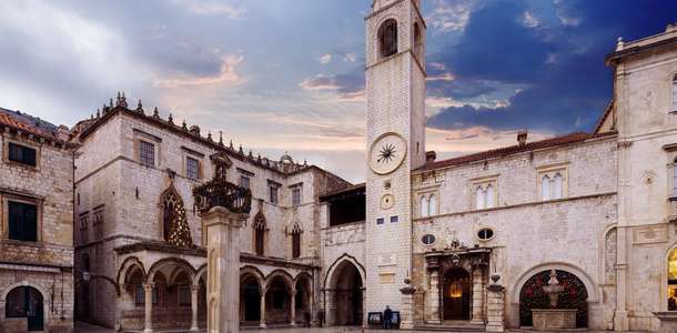 Dubrovnik’in başyapıtlarından Sponza Sarayı’nı gezin