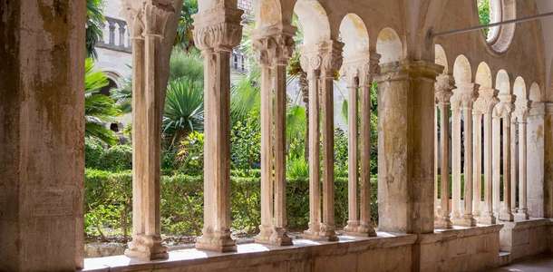 Franciscan Manastırı’nı ziyaret edin 