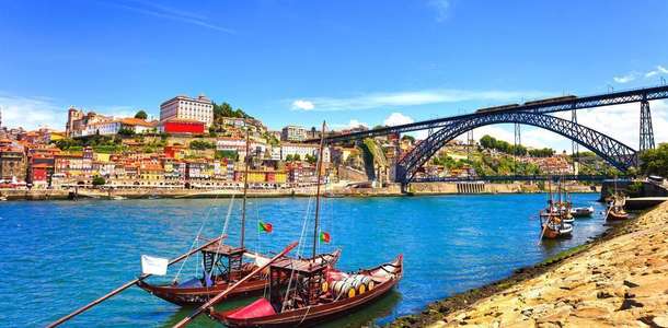 Dom Luis Köprüsü’nden geçerek Douro Nehri manzarasını izleyin  