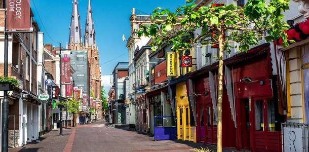 Sakin ve huzurlu Eindhoven sokaklarında dolaşın 