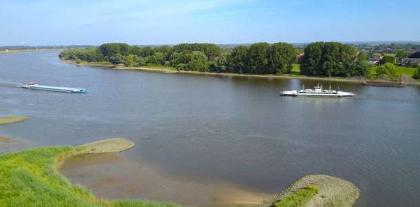 Elbe Nehri'nde tekne gezisi yapın