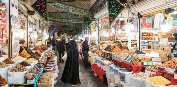 Tarihi Kapalı Çarşı’yı gezip alışveriş yapın