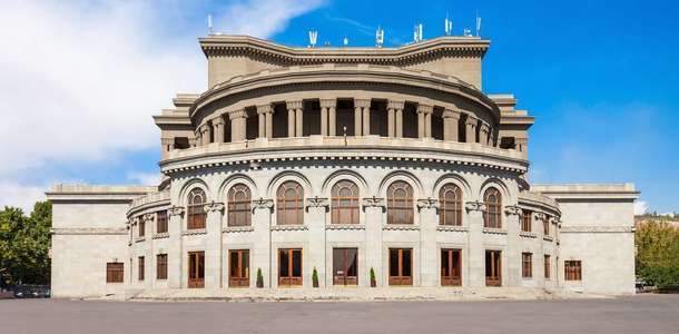 Yerevan Opera Tiyatrosu'nda bir konser izleyin 