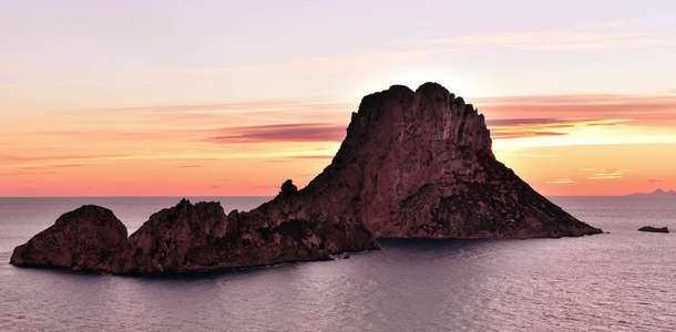 Es Vedra Adası’nın büyüleyici güzelliğine şahit olun 