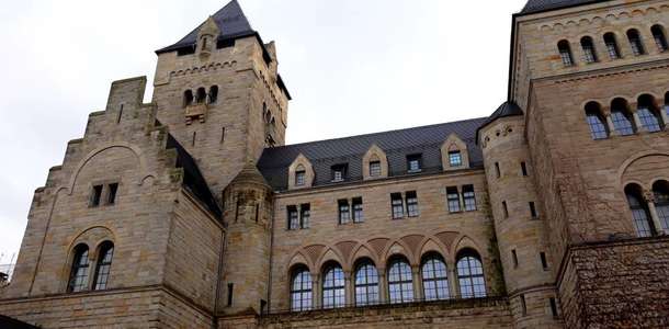 Eski İmparatorluk Kalesi'nin salonlarını gezin