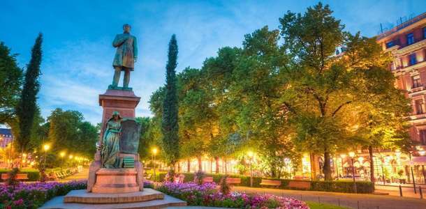 Esplanade Parkı’nda yürüyüş yapın