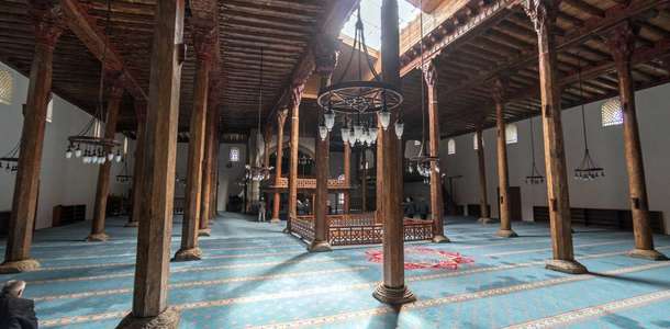 Bir Selçuklu eseri olan görkemli Eşrefoğlu Camii’ni gezin