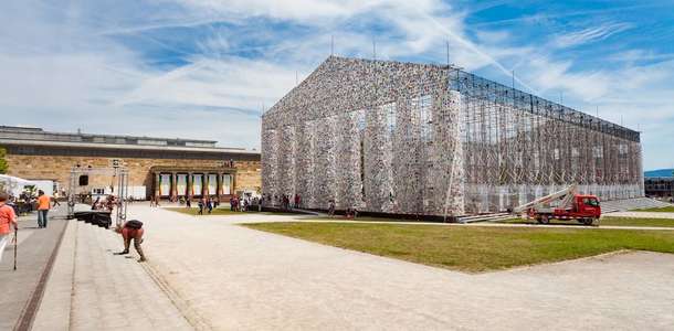 Documenta sergilerine katılın