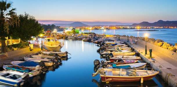 Rodos’un kuzeydoğusundaki Faliraki’yi ziyaret edin