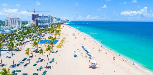 Fort Lauderdale Plajı’nda masmavi denizle buluşun