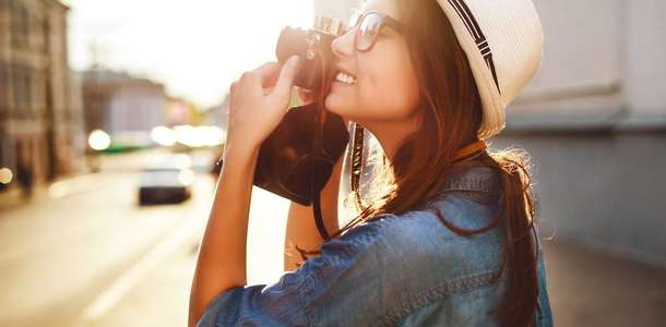 Küçük Ayvasıl Kilisesi’nin önünde Bizans stili bir fotoğraf çektirin