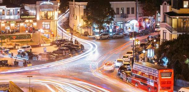 Puris Moedani'deki Tiflis trafiğini izleyin