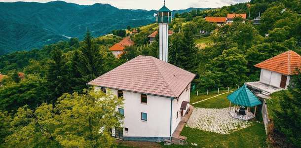Gornja Lastva Köyü’nü gezin  