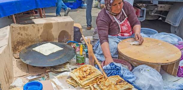 Kemer’in yöresel yemeklerinin tadına bakın  