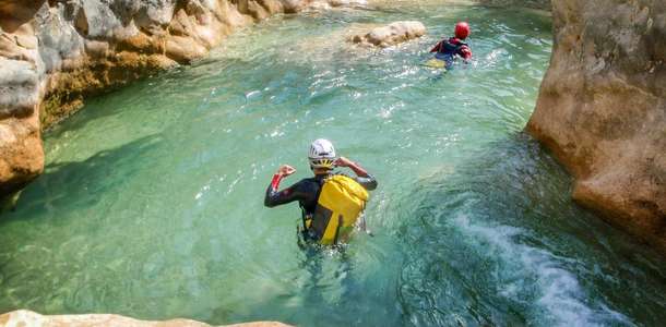 Abuja’nın doğal güzellikleri arasında yer alan Guara Şelalesi’ni görün