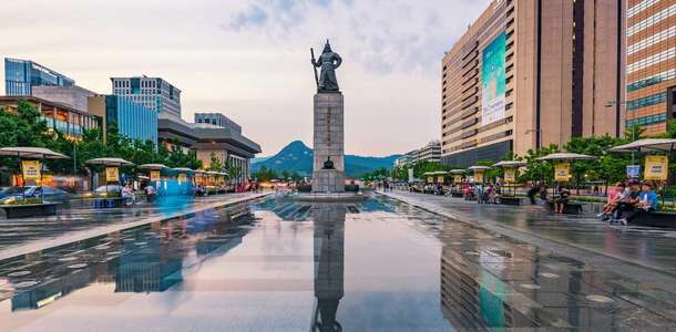 Gwanghwamun Meydanı’nda turlayın 